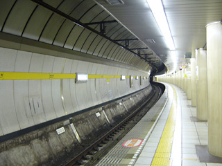 半蔵門線永田町駅